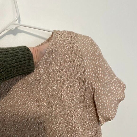 URBAN ROMANTICS URBAN OUTFITTERS UO Taupe Speckled Short Sleeve Smocked Blouse S - Picture 4 of 11